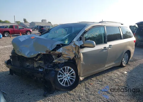 2016 Toyota Sienna Xle/Limited z USA, uszkodzony, nr VIN 5TDYK3DC2GS754351